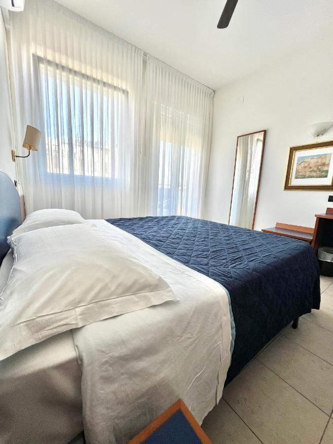 Hotel B&B Montecarlo Milano Marittima Exterior photo