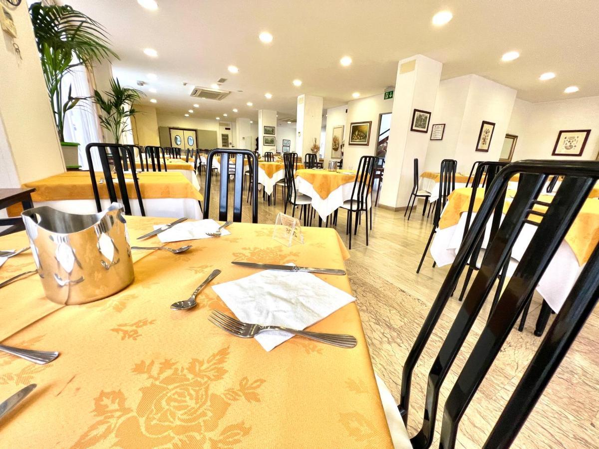 Hotel B&B Montecarlo Milano Marittima Exterior photo